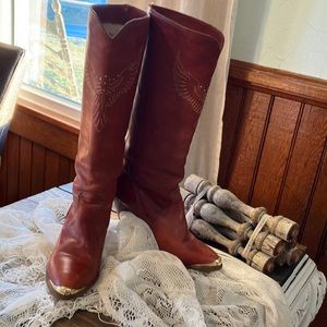 Dingo boots size 8 M brown